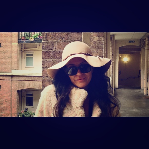 Meet the posher - Picture 1 of 2